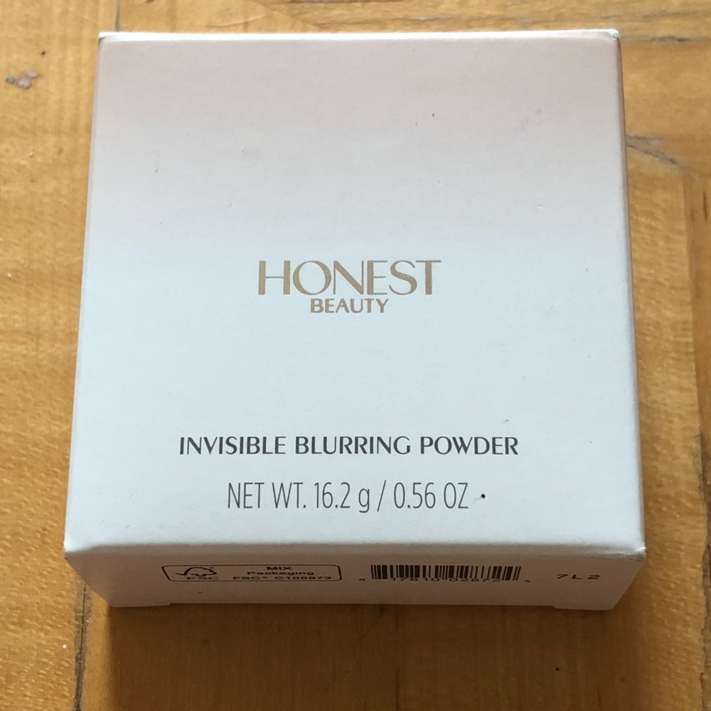 Invisible blurring powder